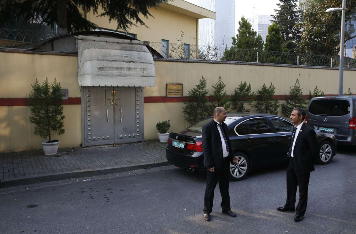 Ein Bild aus dem Oktober 2018: Sicherheitskräfte stehen vor dem saudi-arabischen Konsulat in Istanbul. Foto: dpa/Lefteris Pitarakis