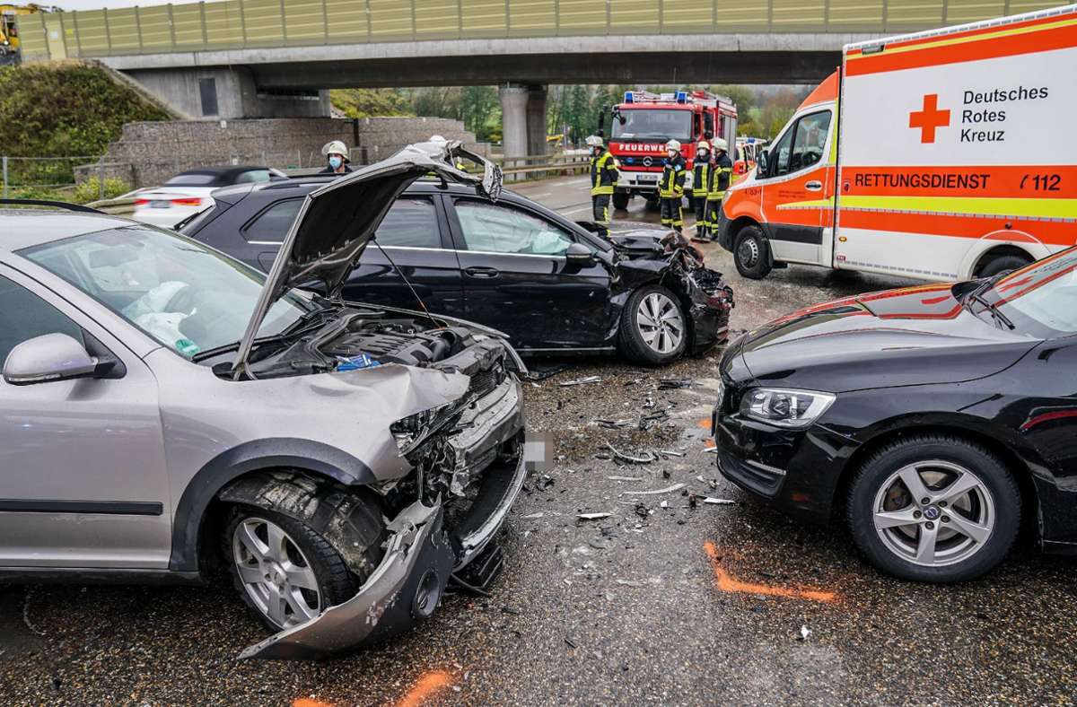 Frontalzusammenstoß bei Weilheim: Vier Menschen bei Unfall schwer verletzt