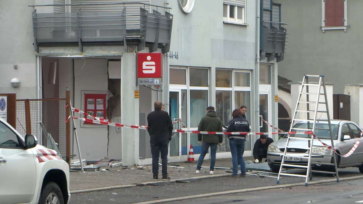 Philippsburg im Kreis Karlsruhe: Geldautomat in Mehrfamilienhaus gesprengt