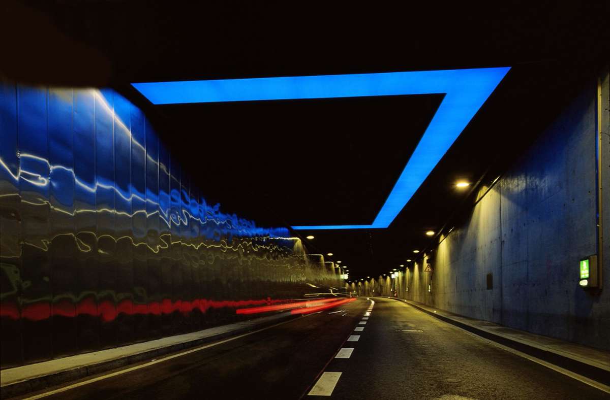 Stuttgarter Skulpturen im Schnelltest: Was taugt das blaue Lichtband im Tunnel?