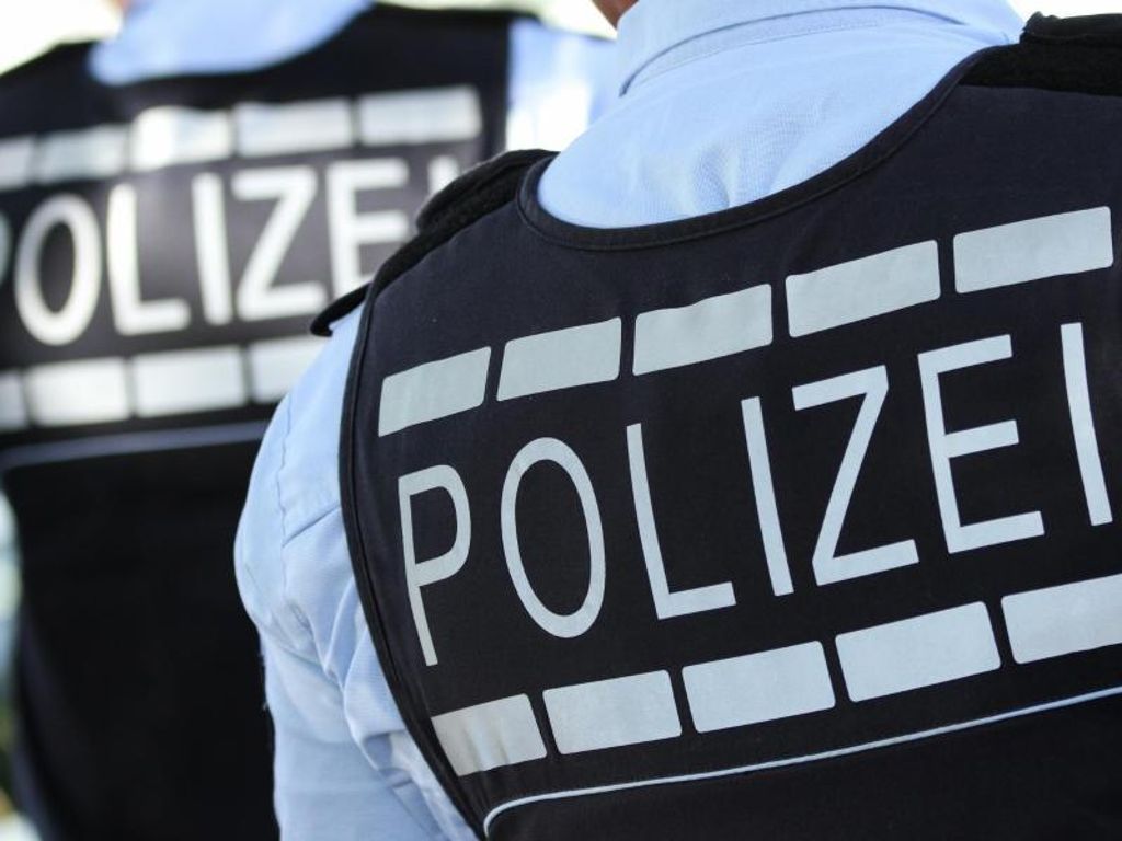 Das Polizeirevier sucht nach einem 30 bis 35 Jahren alten, dunkelhäutigen Mann: Kirchheim: Junge Frauen belästigt