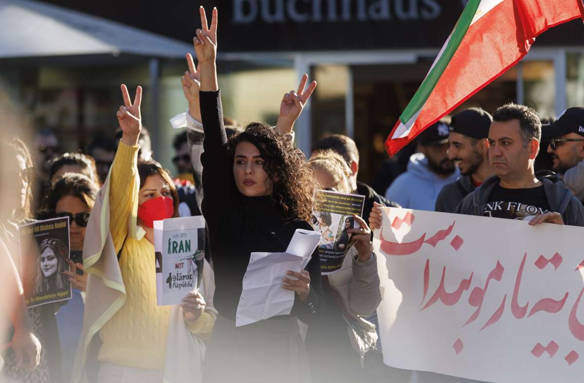 Demo in Stuttgart: Solidarität mit den Frauen im Iran