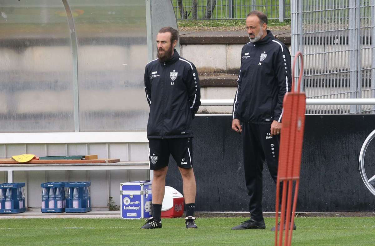 Nah dran am Team: Sportpsychologe Dino Poimann (links) mit VfB-Cheftrainer Pellegrino Matarazzo. Foto: Pressefoto Baumann/Hansjürgen Britsch