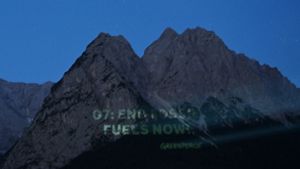 Greenpeace hinterlässt Botschaft auf der Bergwand