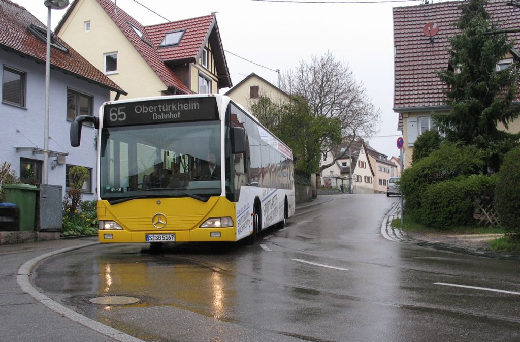 Busunfall in Stuttgart: Kind rennt vor Linienbus –  schwer verletzt