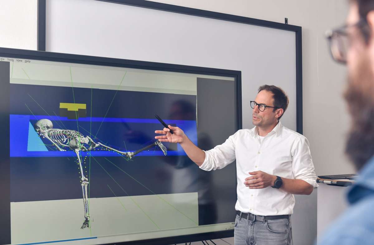Syn Schmitt kann mittels biomechanischer Simulation nachweisen, wie es zum Tod in der Badewanne kam. Foto: Uni Stuttgart/Max Kovalenko