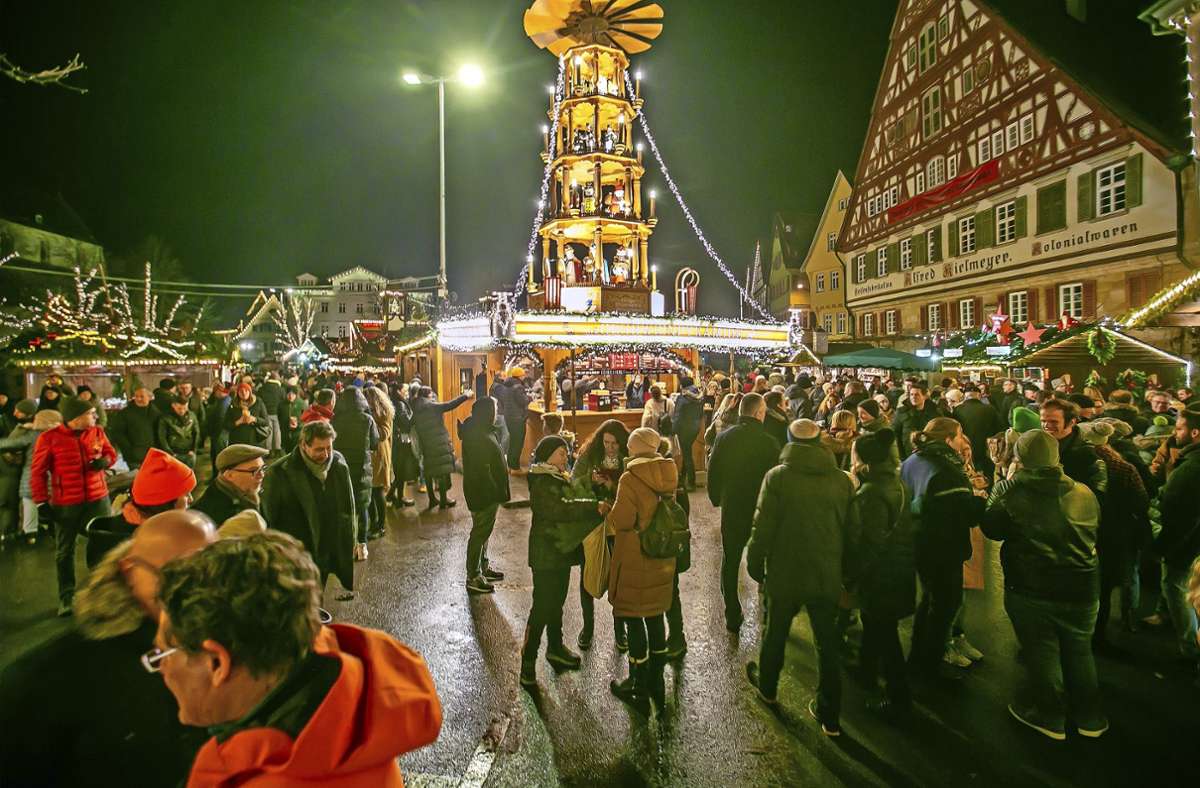 Nach der Coronafinsternis strahlt der Esslinger Weihnachtsmarkt wieder weit über die Stadtgrenzen hinaus und lotst Touristenströme in sie hinein.