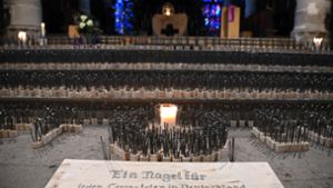 Tausende Nägel erinnern in Kirche an Corona-Tote