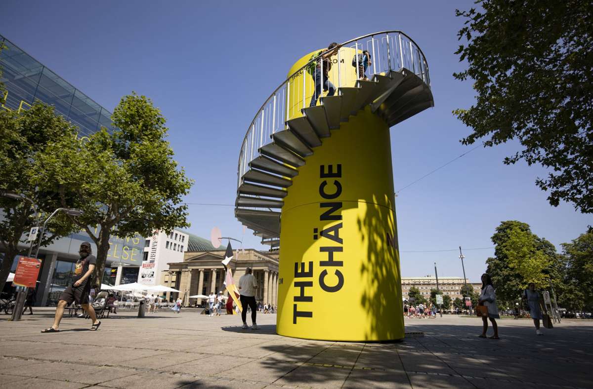 Neue Kampagne in Stuttgart: Was der „The Chänce“-Turm auf dem Schlossplatz zu bedeuten hat