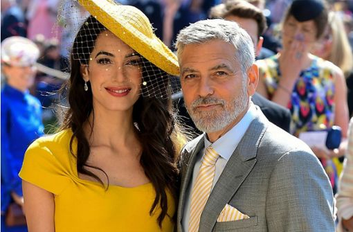 Mit seiner schönen und blitzgescheiten Frau Amal ist George Clooney auf dem gesellschaftlichen Parkett zu Hause: Zum Beispiel 2018 bei der Hochzeit von Meghan Markle und Prinz Harry. Foto: AFP/IAN WEST