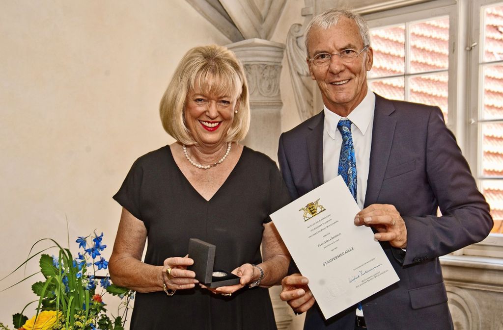 Ministerpräsident verleiht Esslingerin die Auszeichnung des Landes für soziale und politische Verdienste: Gisela Rehfeld erhält Staufermedaille