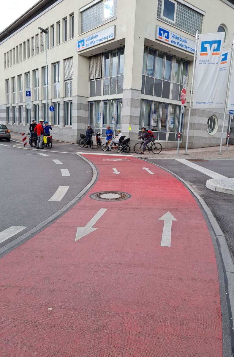 Diese Furt in Untertürkheim ist ein positives Beispiel, wie Radwege sicherer gemacht werden können.