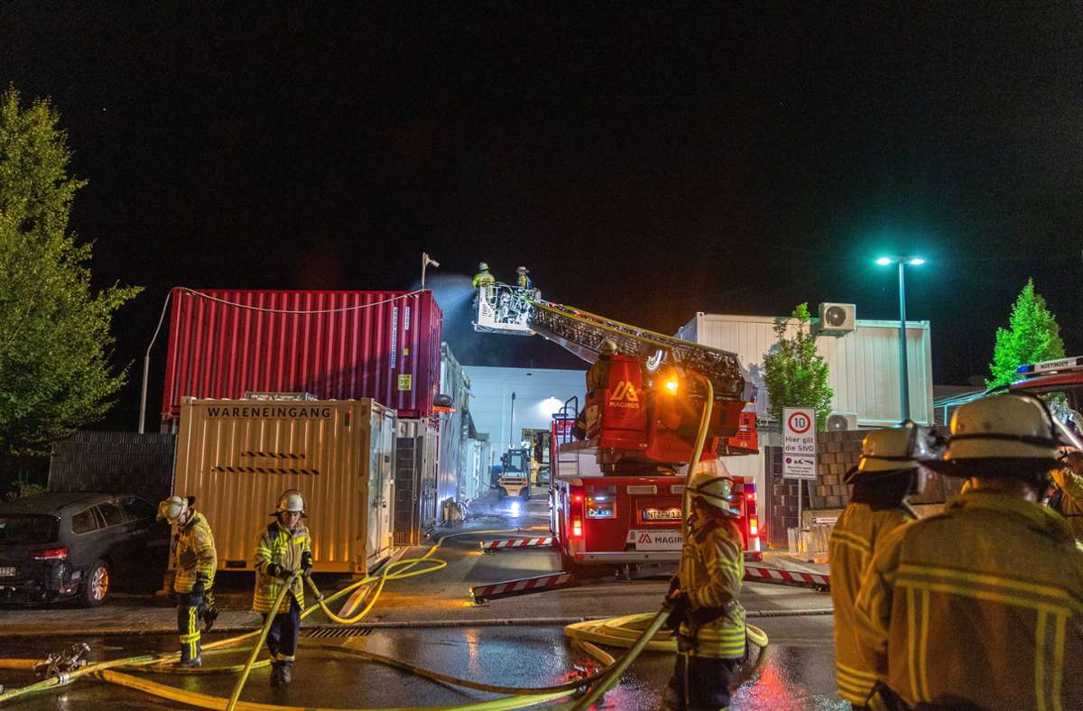 Auf einem Firmengelände  im Gewerbegebiet Bachhalde hat es Dienstagnacht gebrannt.