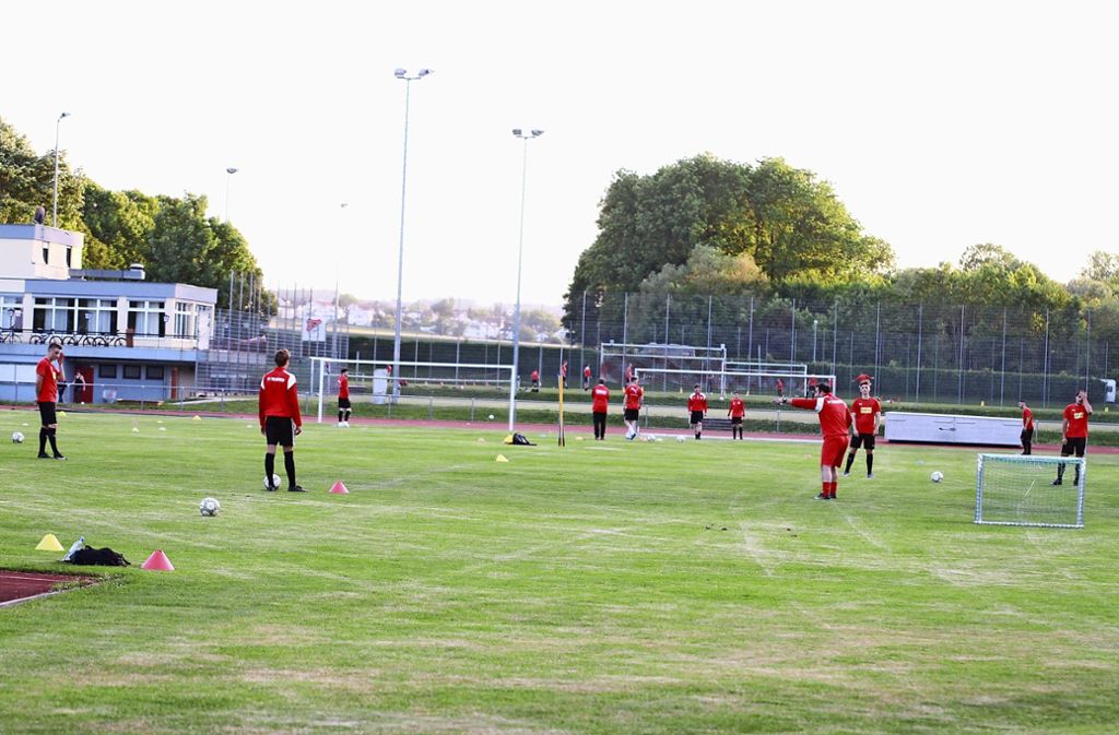 Fußball-Bezirksliga: Mal wieder den Ball am Fuß haben