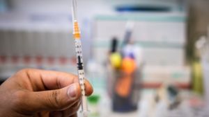 Katastrophenschutz hilft in Stuttgart beim Testen und Impfen mit