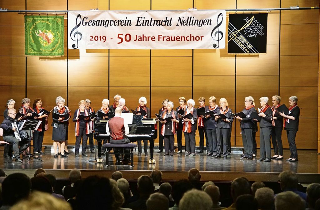 Frauenchor der Eintracht Nellingen feiert das 50-jährige Bestehen mit einer unterhaltsamen Soirée: Ostfildern: Eintracht-Frauenchor wird 50