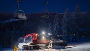 Von Pistenraupe überrollt – Snowboarder bleibt unverletzt