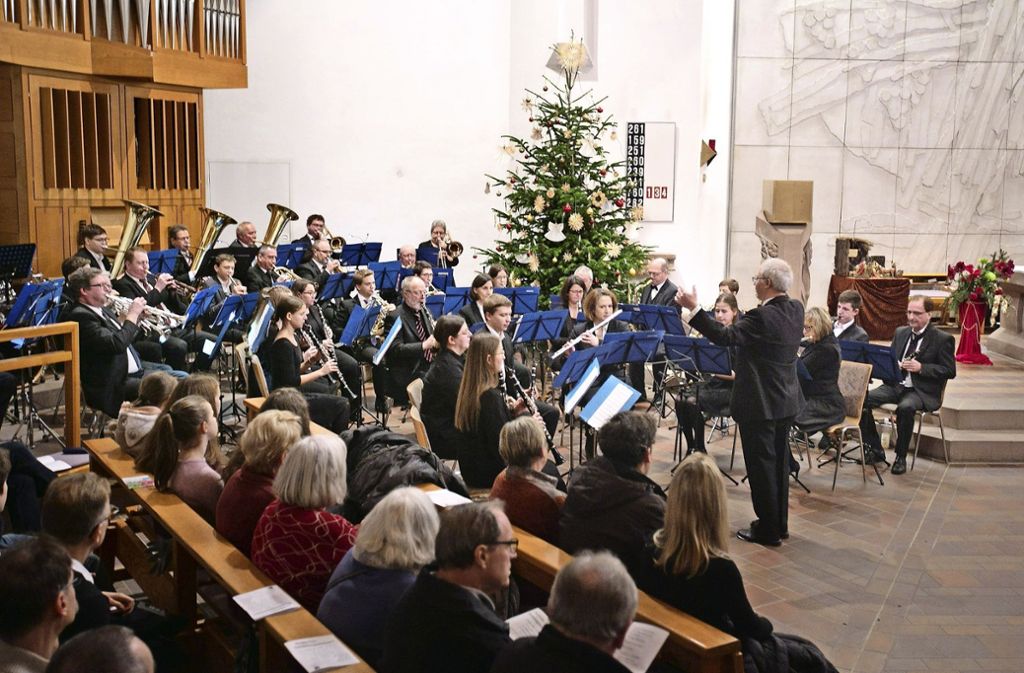Das Orchester des Musikvereins zeigt im Dreikönigskonzert eine bemerkenswerte Leistung: Musikverein Köngen spielt Dreikönigskonzert