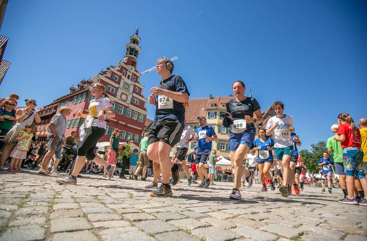 Für die Reize der Altstadt haben die Läuferinnen und Läufer nur wenig Blicke übrig. Foto: Roberto Bulgrin/ulgrin