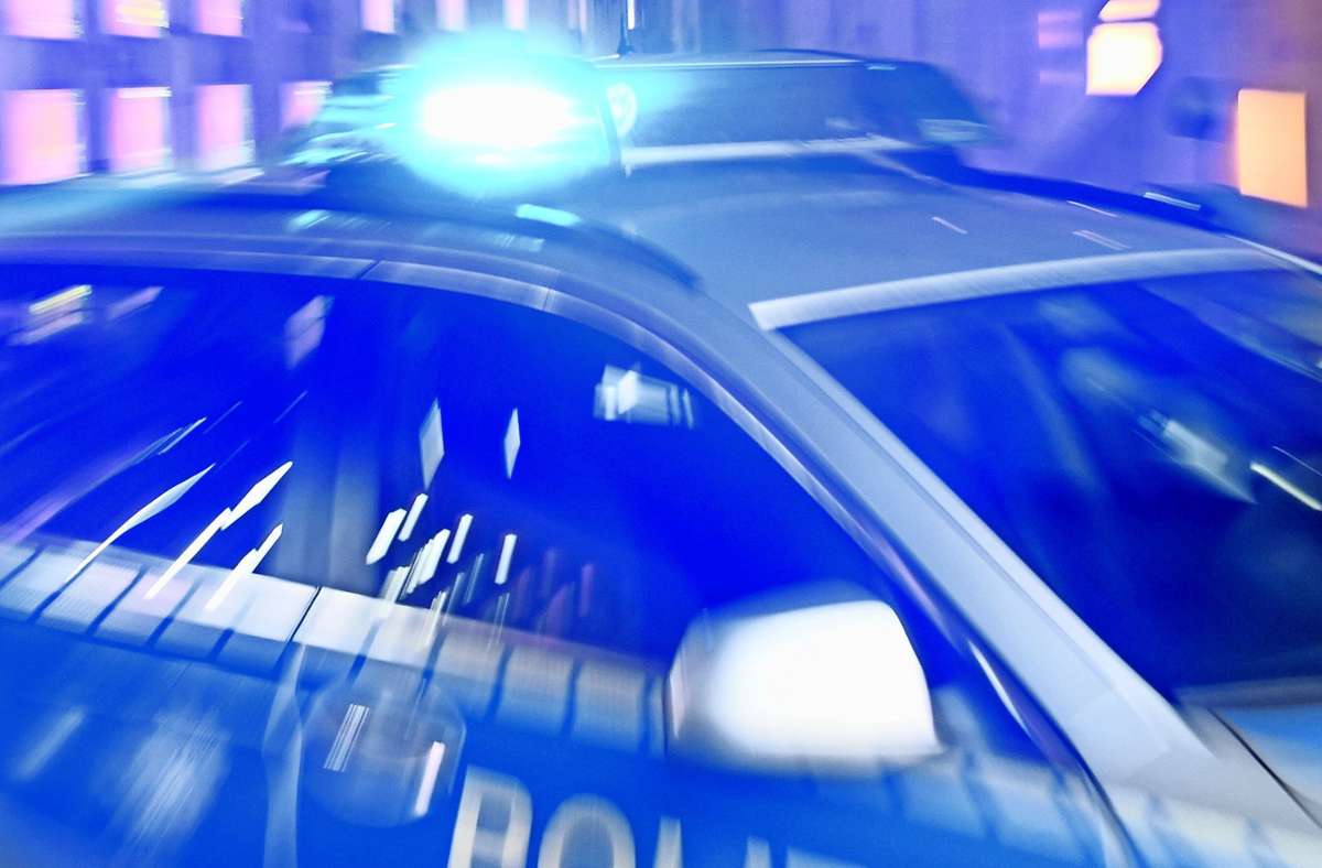 Kurioses aus Karlsruhe: Gesuchter Mann legt sich grundlos mit Polizei an und fliegt auf
