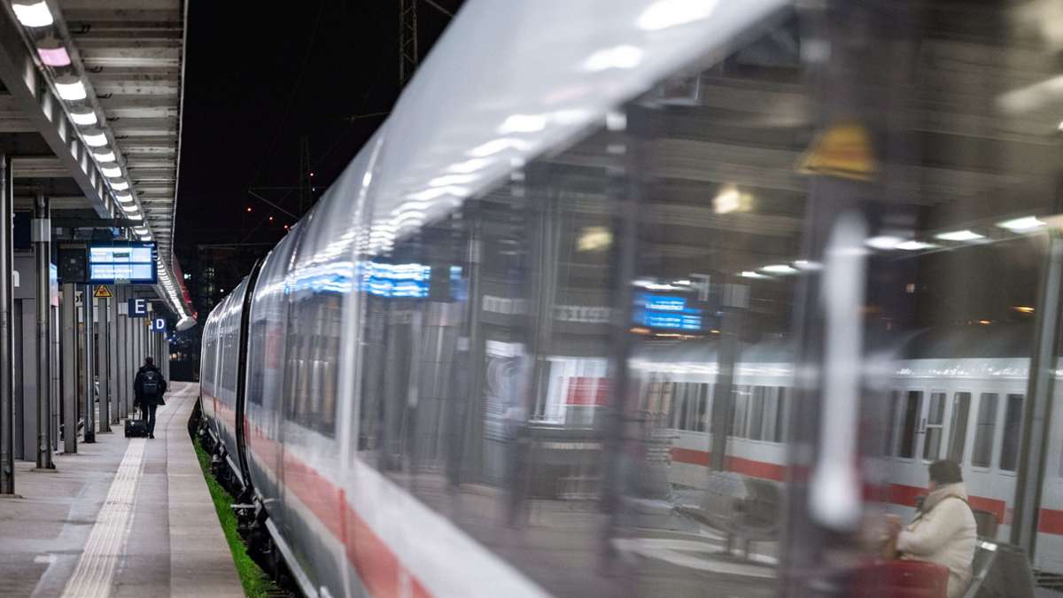 Hauptbahnhof Stuttgart: 31-Jähriger greift Bahn-Mitarbeiter an