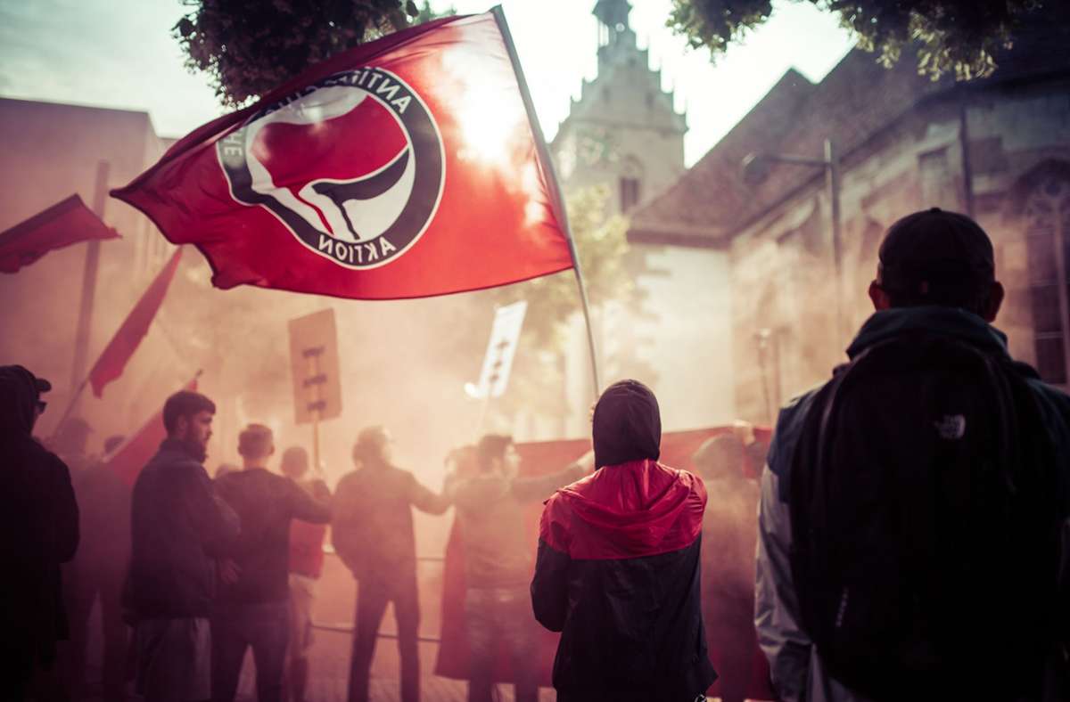 Nach Razzien wegen versuchtem Totschlag: Stuttgarter Antifa-Gruppe ruft zu Demo für Verhaftete auf