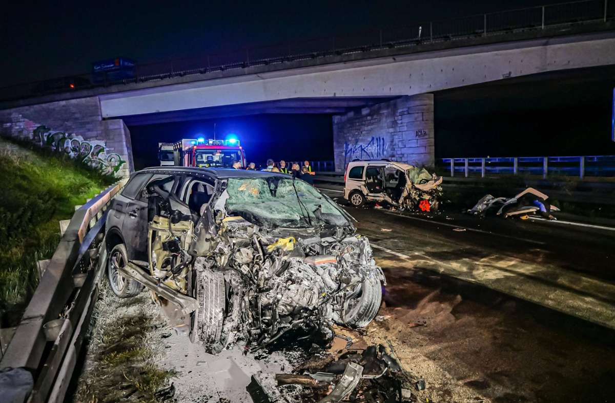 A8 bei Pforzheim: Polizei sucht Zeugen zu Geisterfahrer-Unfall mit drei Toten