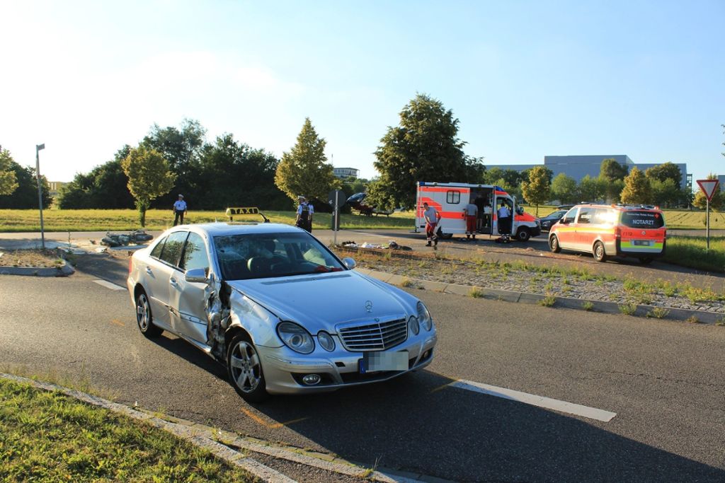 Am Mittwoch gegen 19:00 Uhr hat sich in Scharnhausen ein schwerer Motorradunfall ereignet.