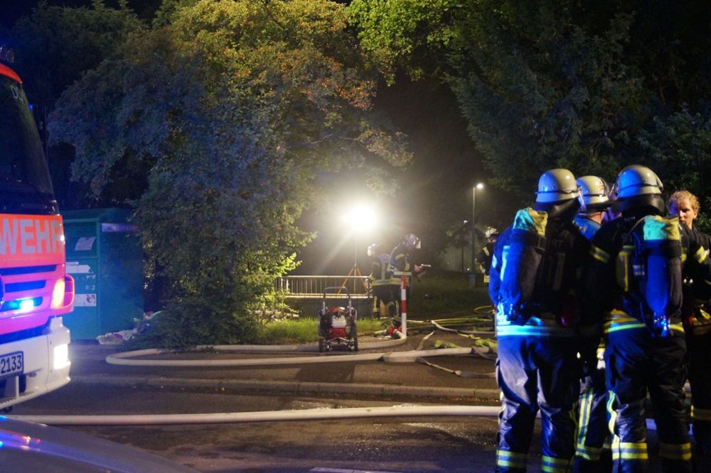 10.06.2019: Drei Autos und zwei Motorräder brannten in einer Tiefgarage in Stuttgart-Weilimdorf vollständig aus
