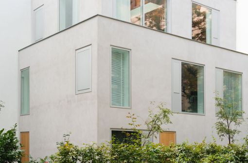 Vorbildliche Nachverdichtung: Das mehrstöckige Wohnhaus von Architekt Patrick Batek befindet sich  im Hof umgeben von Altbauten in Berlin Mitte. Foto: Marcus Wend/Batek Architekten