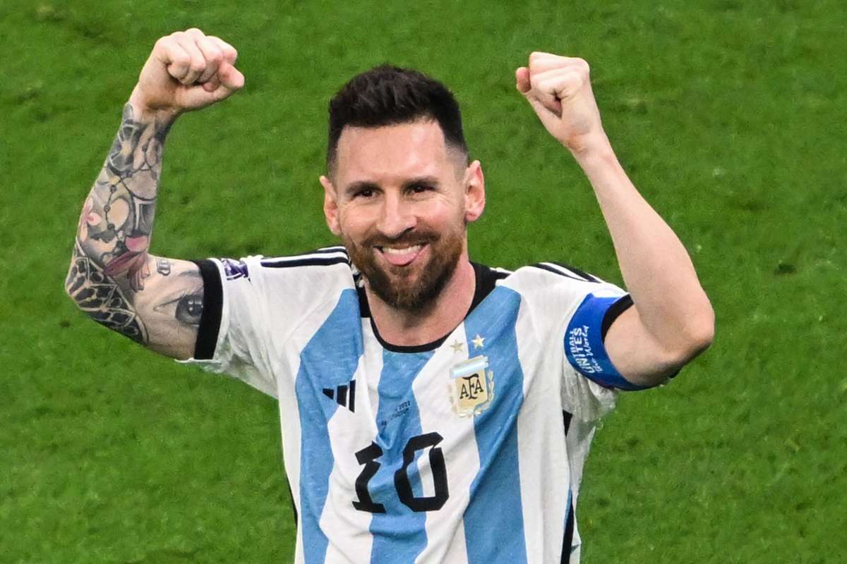 Endlich am Ziel seiner Träume: Lionel Messi feiert nach dem gewonnenen Endspiel der WM 2022 in Katar. Insgesamt lief der Superstar 172 Mal für sein Heimatland auf und traf 98 Mal. Das Turnier in Katar war seine fünfte Weltmeisterschaft.