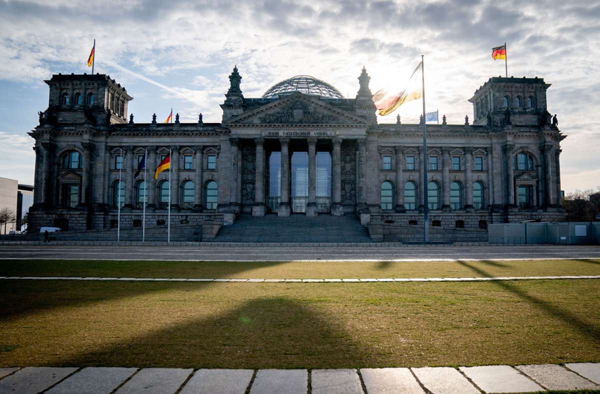 Am 26. September wird der neue Bundestag gewählt. Der Wahlkampf ist längst in der heißen Phase – in dieser Chronik wollen wir Höhe- und Tiefpunkte, Bemerkenswertes und Aufs und Abs der Kanzlerkandidaten festhalten.
