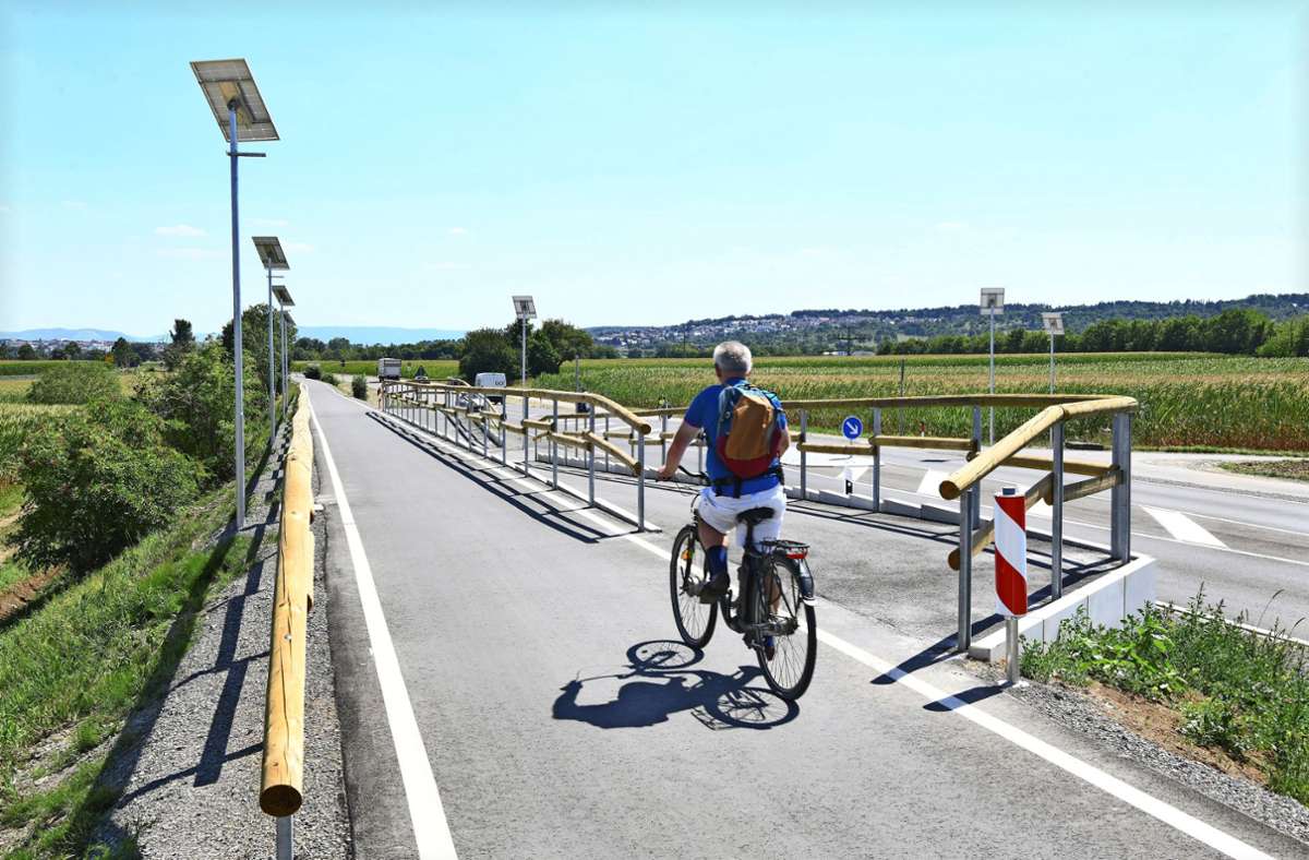 Dieser frisch sanierte Weg bei Echterdingen  ist kein Radschnellweg, er ist auch für Fußgänger  gedacht. Foto: Günter E. Bergmann