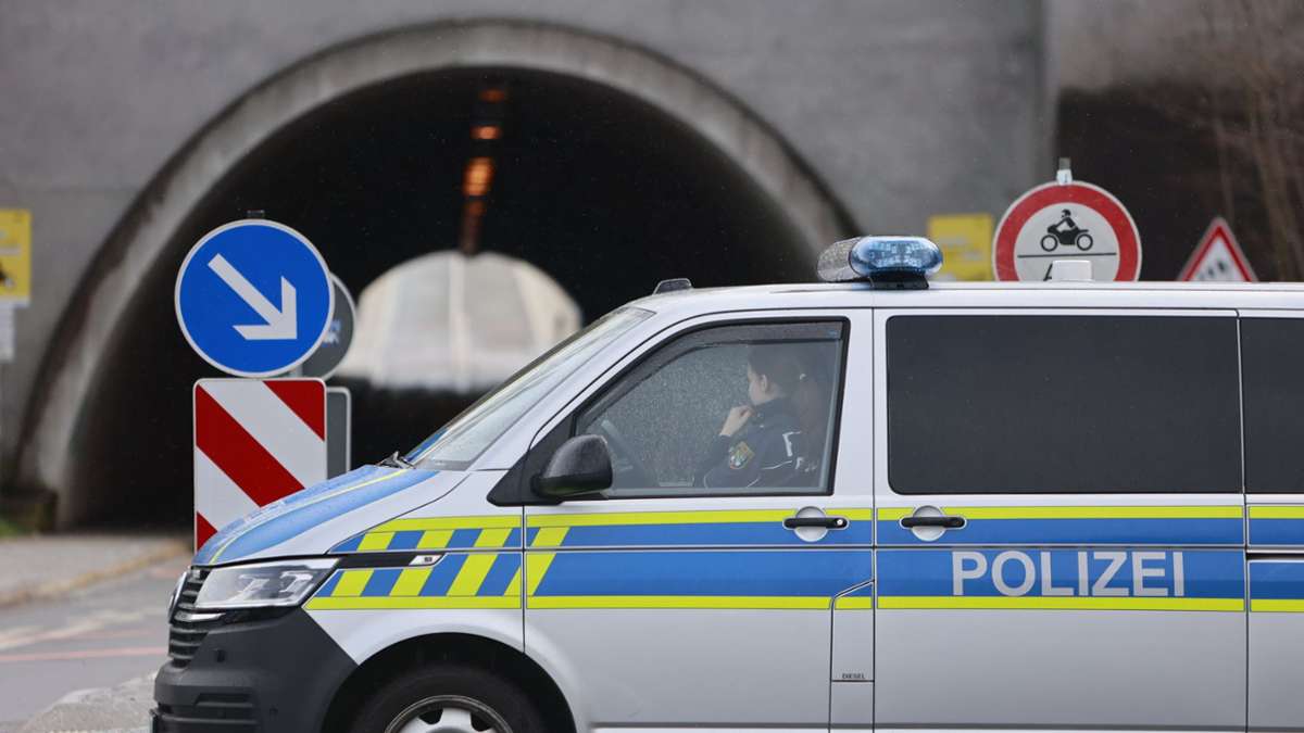 Kurioses aus Ostdeutschland: Polizei in Sachsen erwischt Fahrer mit Kängurus, Lamas und Tukan im Auto