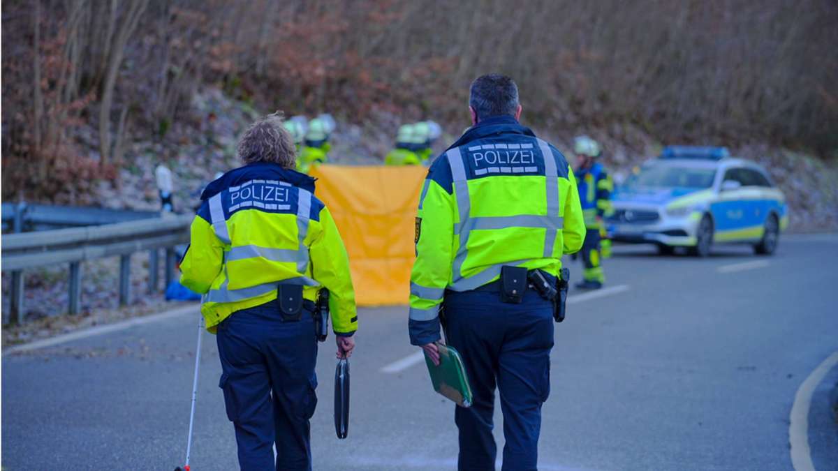 Am Samstag kommt es bei Lenningen  zu einem tödlichen Unfall mit einem Motorradfahrer.