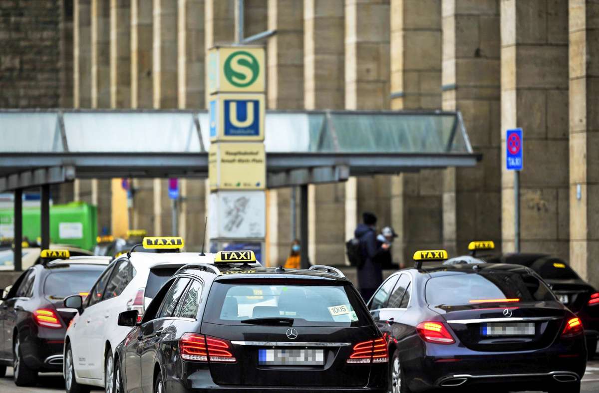 Rufe in Stuttgart und im Bund nach Hilfe: Taxibranche unter enormem Druck