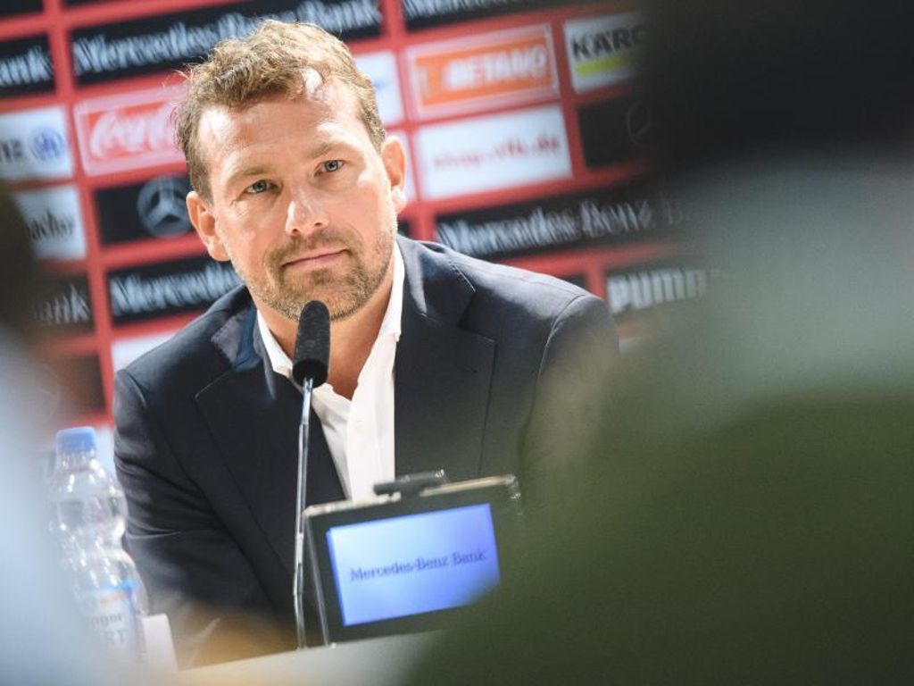 Der 43-Jährige wurde am Mittwoch als neuer Trainer vorgestellt: Weinzierl geht Aufgabe beim VfB optimistisch an