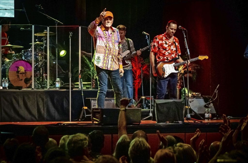 Die Beach Boys haben in der Stuttgarter Liederhalle ihre alten Hits gespielt – Mike Love mit stimmlichen Schwächen: Beach Boys in der Liederhalle
