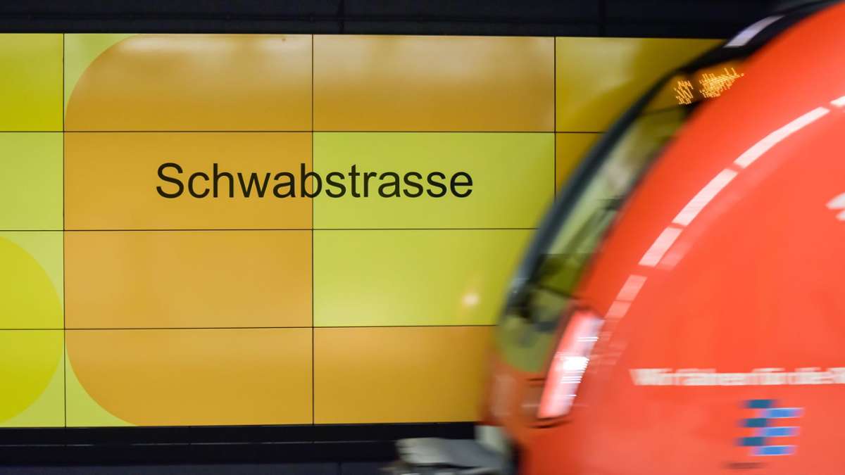 Zwischenfall im Nahverkehr Stuttgart: S-Bahn-Türe öffnet sich während der Fahrt