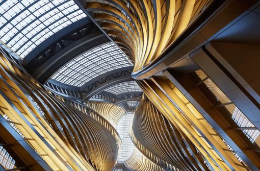 Architektur der fließenden Linien und Felder: das Atrium des Leeza Soho in Peking. Foto: Hufton + Crow, Taschen