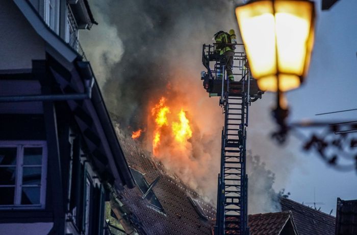 Feuer in Fachwerkhaus: Vier Verletzte nach Brand in Esslingen