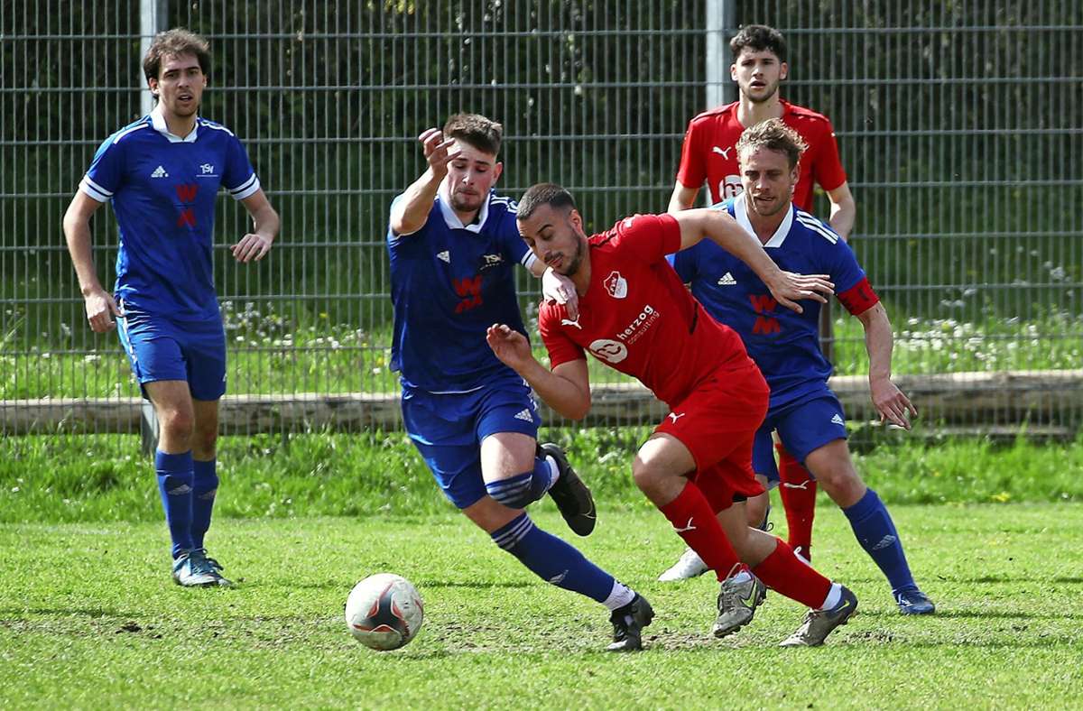 Fußball – Bezirksliga: Neuhausen siegt in Unterzahl
