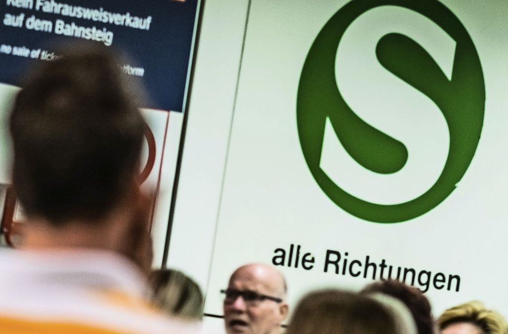 Weichenstörung im Hauptbahnhof  in Stuttgart: S-21-Arbeiten bringen S-Bahn aus dem Takt