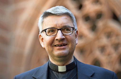 Der Mainzer Bischof Kohlgraf: Vier Stunden habe er sich über Zoom mit 50 jungen Menschen über ihre Corona-Erfahrungen ausgetauscht. Foto: dpa/Arne Dedert