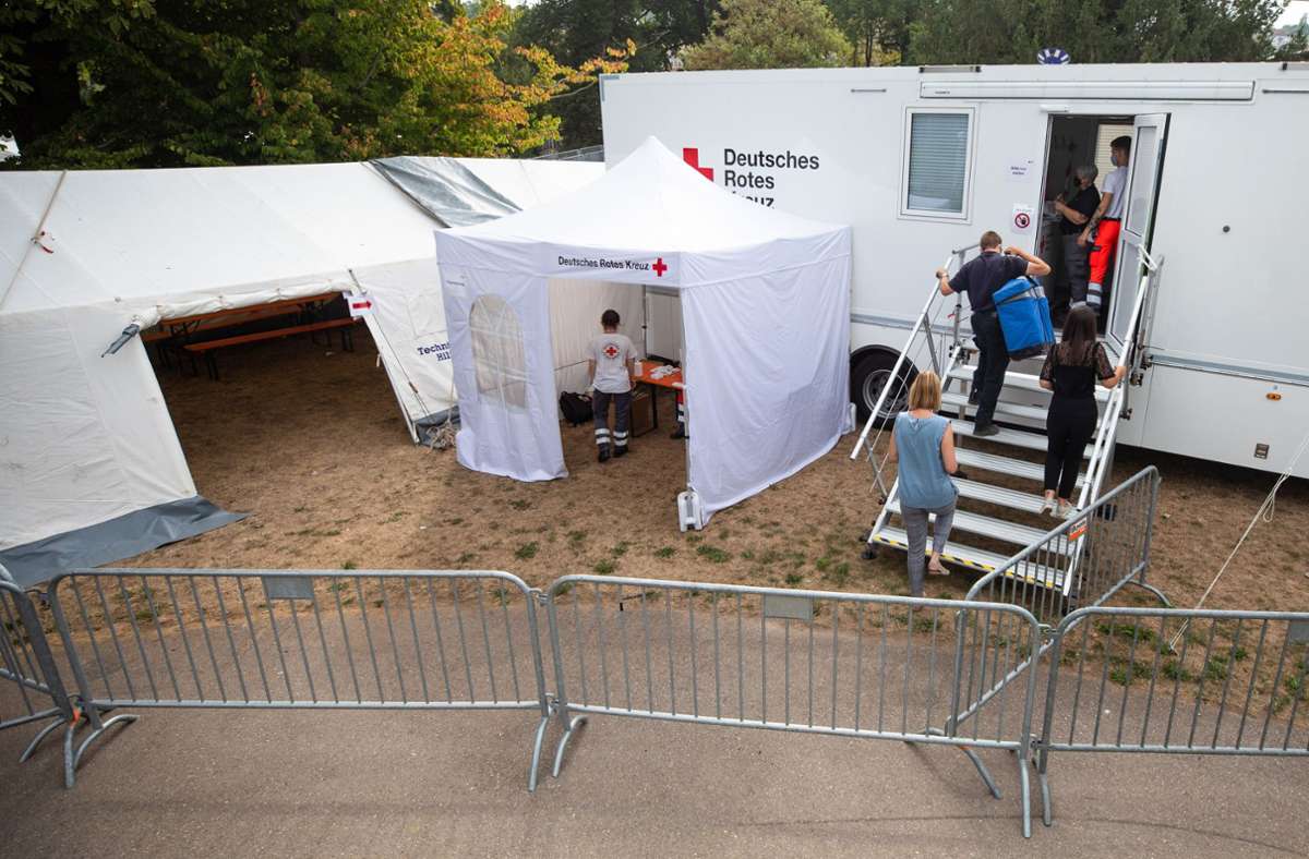 Pandemie in Baden-Württemberg: Verreist mit Virus? Mehr Corona-Teststationen für Rückkehrer