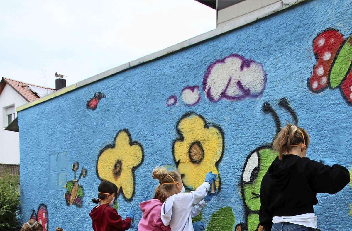 Verschönerungsaktion in Baltmannsweiler: Bunte Graffiti gegen graue Wände