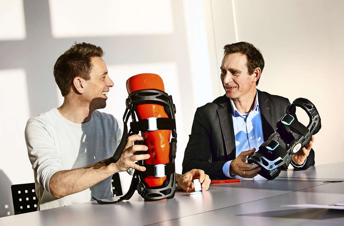Die Orthese ist ein Projekt mit Hand und Fuß, meinen die Prokuristen Timo Schmeltzpfenning (links) und Torsten Schweizer. Foto: Ines Rudel