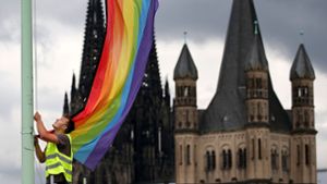 An den Kirchen sollen Regenbogenflaggen wehen