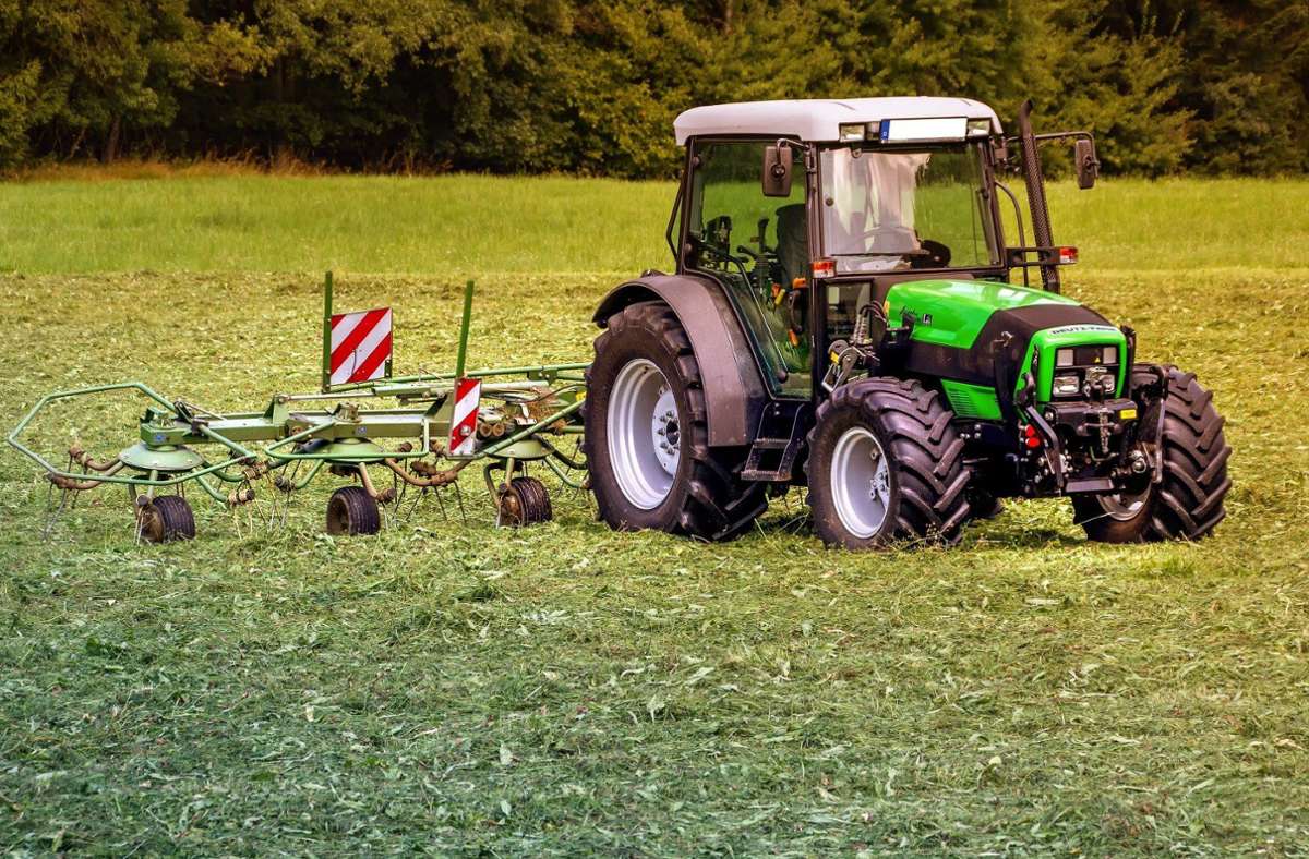 Vandalismus in Filderstadt: Unbekannte stehlen Traktor und verwüsten Felder
