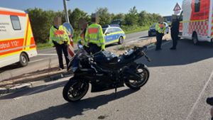 Motorradfahrer leicht verletzt